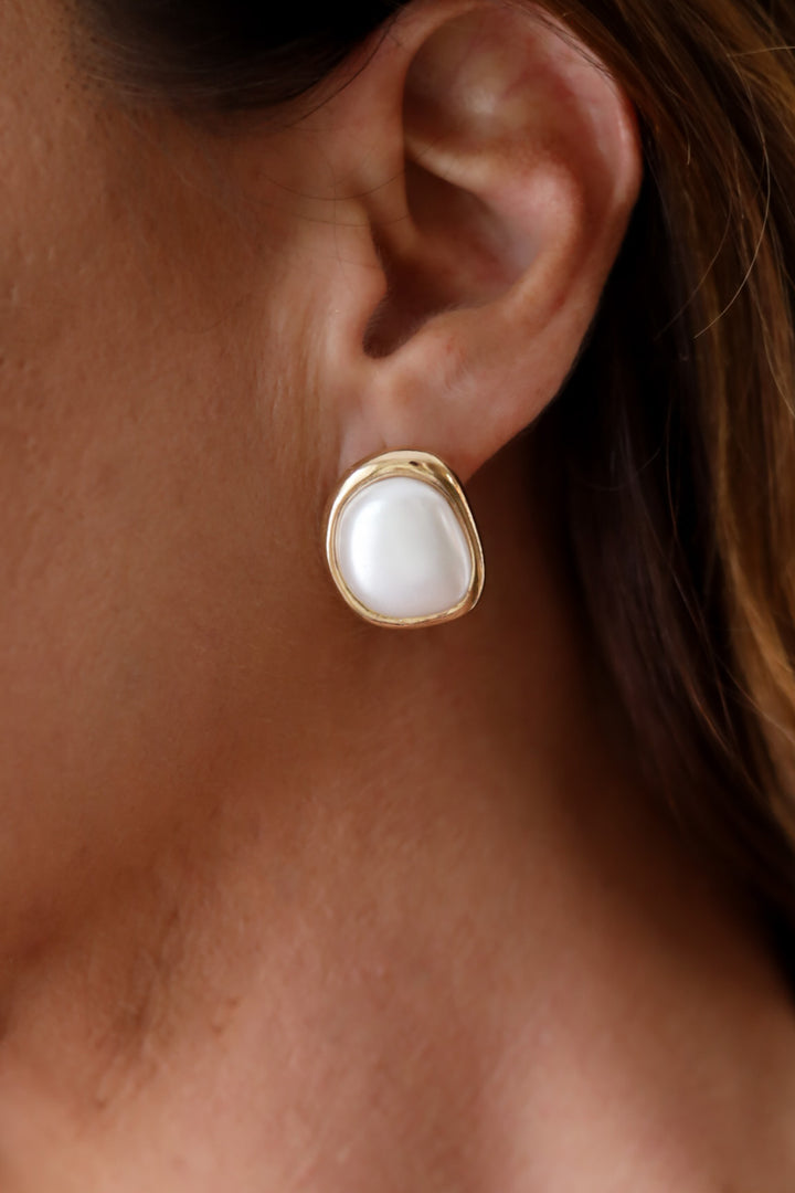 Chloe Pearl Stud Earrings