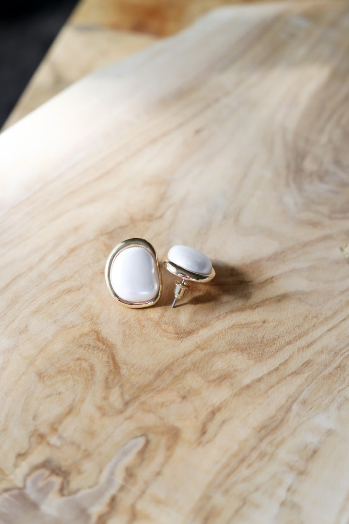 Chloe Pearl Stud Earrings